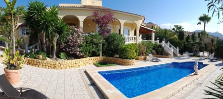 Chalet con piscina a 50 metros de la playa. Air-co. Wifi. Chalet con piscina a 50 metros de la playa. Air-co. Wifi.