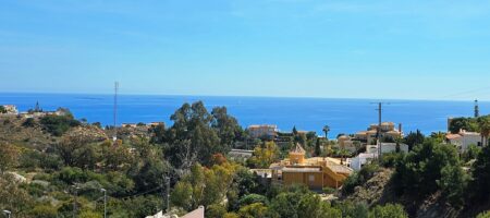 Bungalow in Coveta Fuma with sea views.