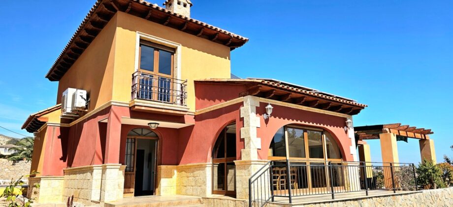 Villa with pool wifi air-co. and seaviews in Coveta Fumá