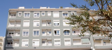 Apartamento nuevo con piscina en el centro de Campello.