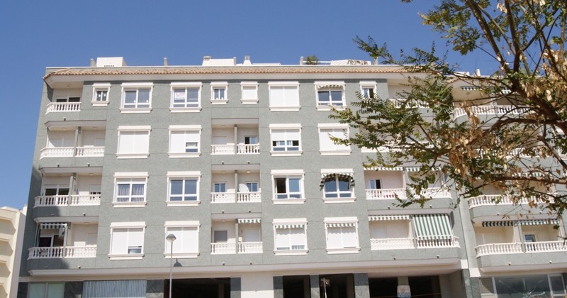 Apartamento nuevo con piscina en el centro de Campello.