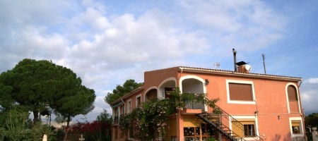 Finca in Busot with 4 houses. con 4 viviendas independientes.