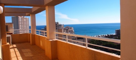 Penthouse with nice sea-views in Playa de Muchavista-Campello.