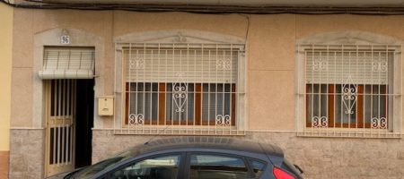 Traditional house in Campello with some land.