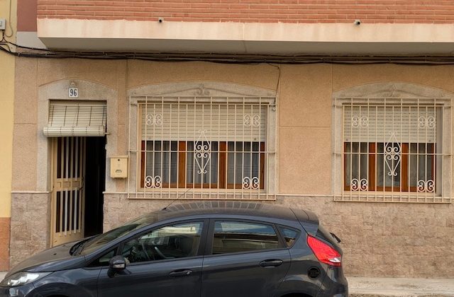 Casa tradicional en Campello con terreno. Casa tradicional en Campello con terreno.